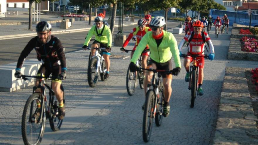 Medio centenar de deportistas participa con Bici Zamora en una ruta entre Miranda y la capital