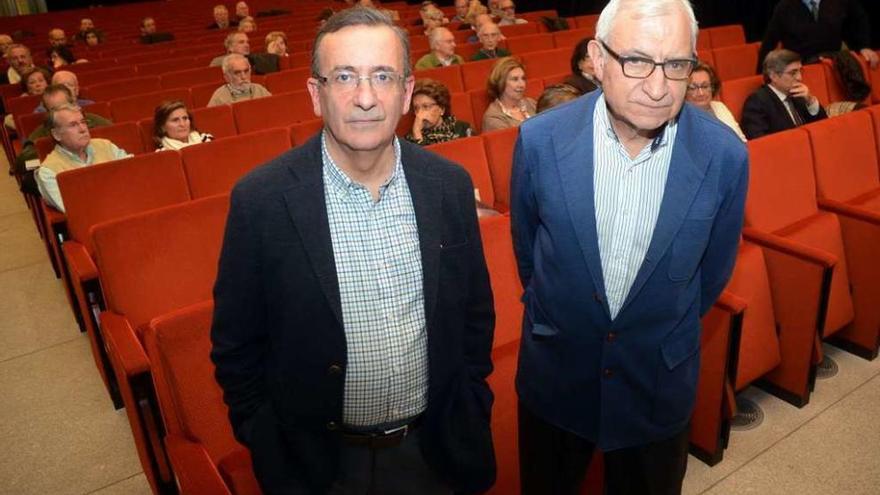 Rafael López Torre y Carlos Valle, ayer, en el Sexto Edificio del Museo de Pontevedra. // Rafa Vázquez