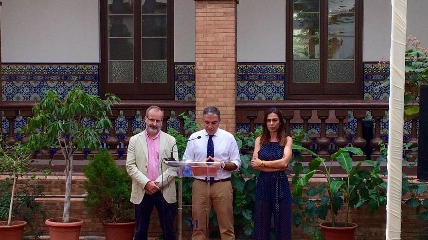 Gonzalo Sichar, Elías Bendodo y Teresa Pardo durante el balance de la mitad del mandato.