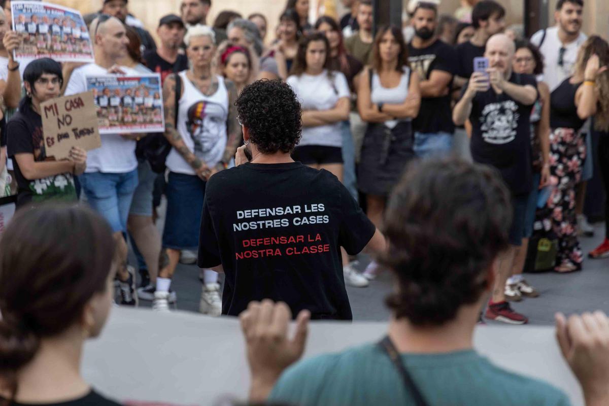El desahucio de Maricarmen provoca una segunda protesta por el derecho a la vivienda en Alicante