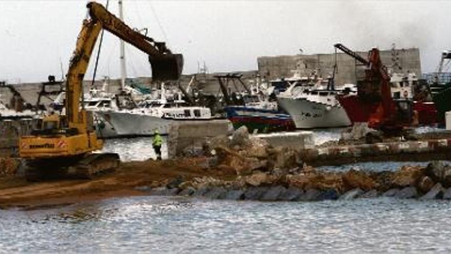 L&#039;espigó ja està apunt i la platja, un cop s&#039;hi aporti sorra, a principis de juny serà apta pel bany.