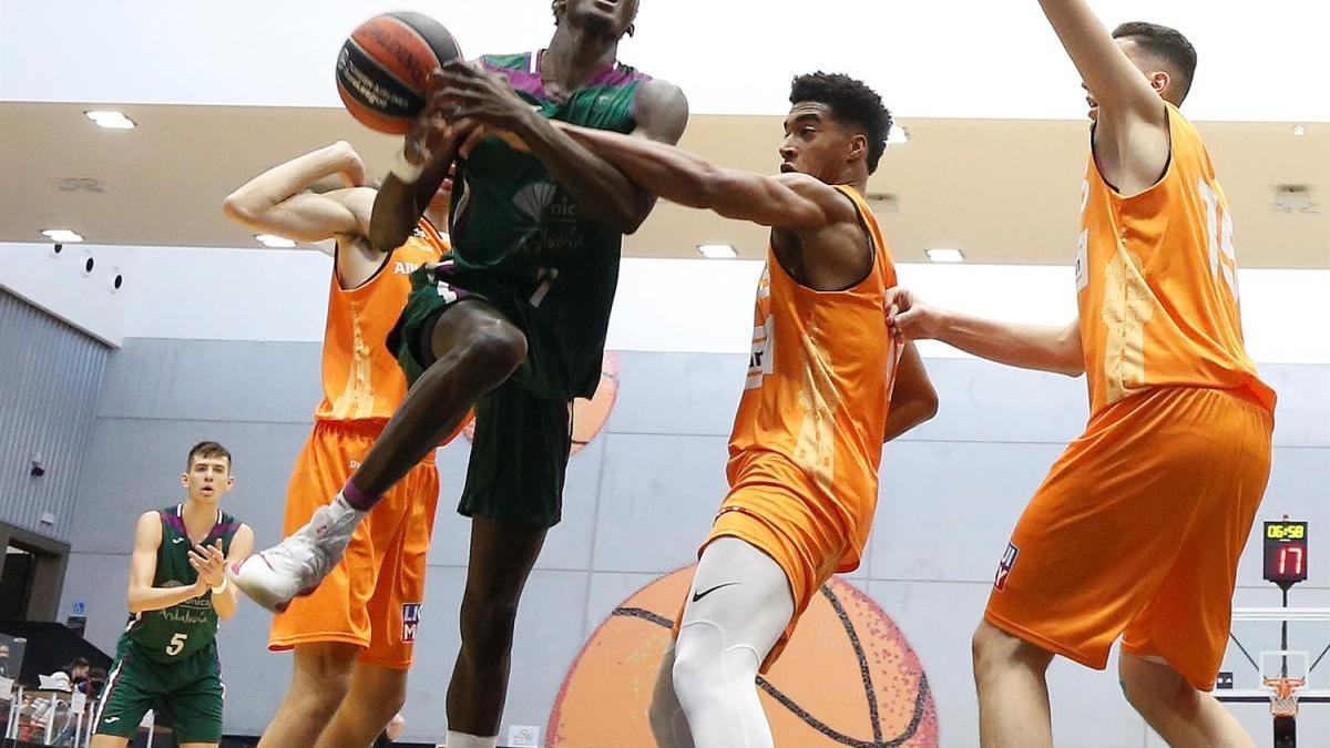 El Unicaja, cuarto en el torneo de Valencia.