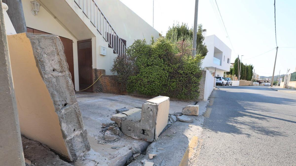 Estado en que ha quedado el muro de una vivienda