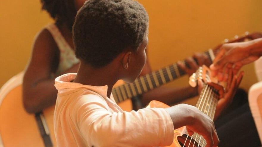 La música potencia el desarrollo del cerebro infantil