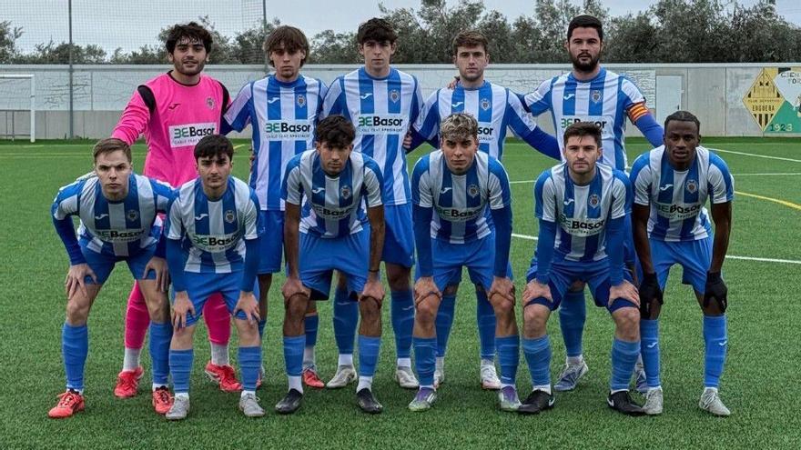 Once titular del CF Gandia en el campo del CD Enguera