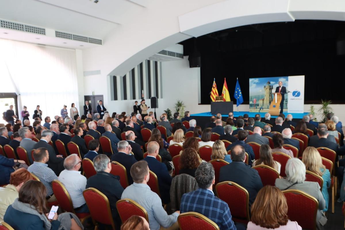 Integrantes de la comunidad portuaria y autoridades acudieron al acto de toma de posesión de Vidal.