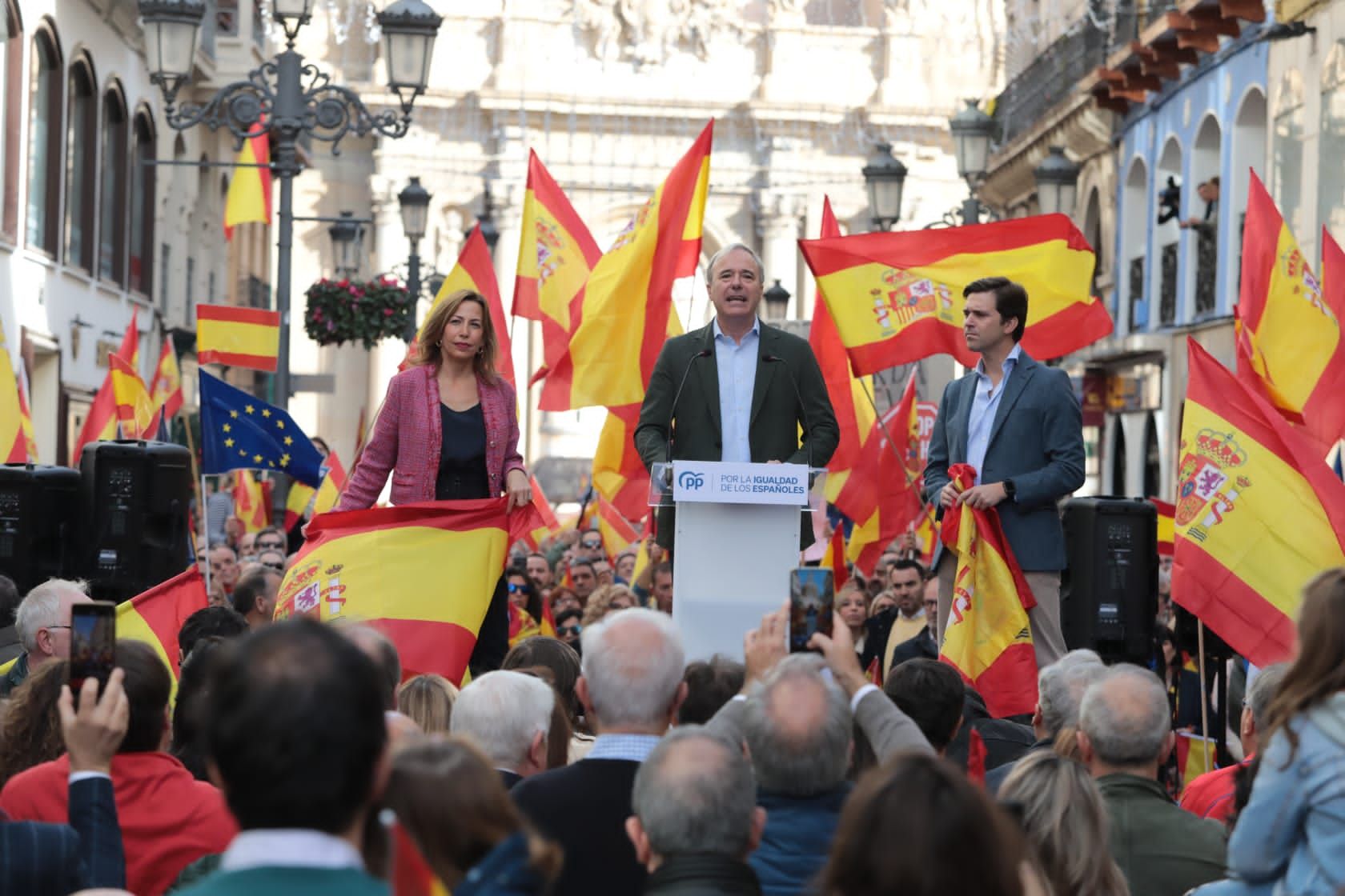 En imágenes | Manifestación del PP contra la amnistía en Zaragoza