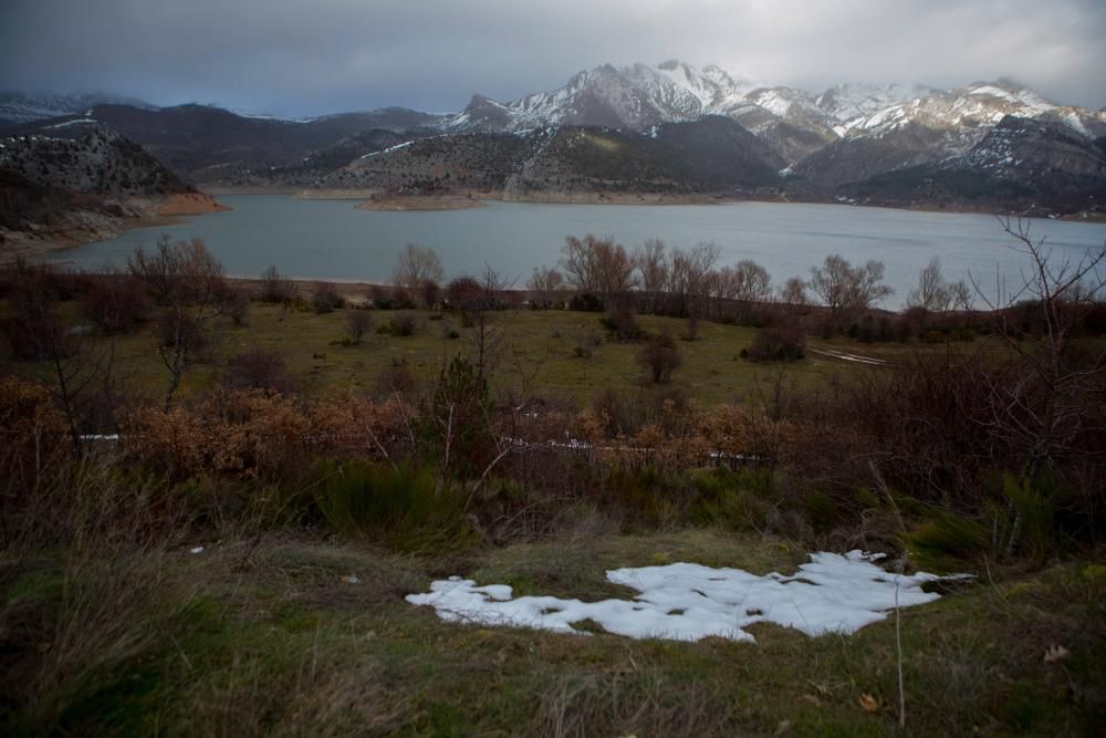 Así está el pantano de Barrios de Luna