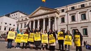 Sanitarios migrantes se manifiestan ante el Congreso (archivo)