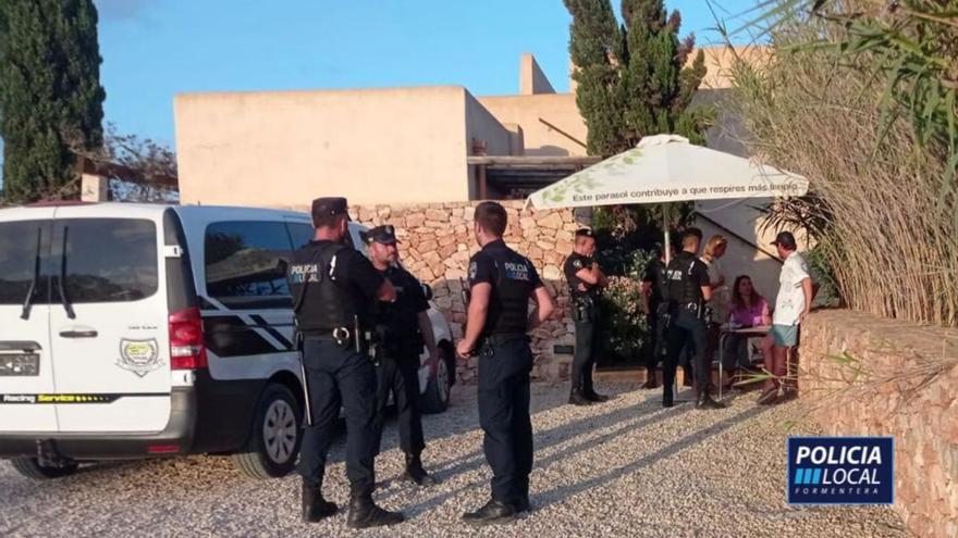 Suspendida otra fiesta ilegal en Formentera convocada a través de una app