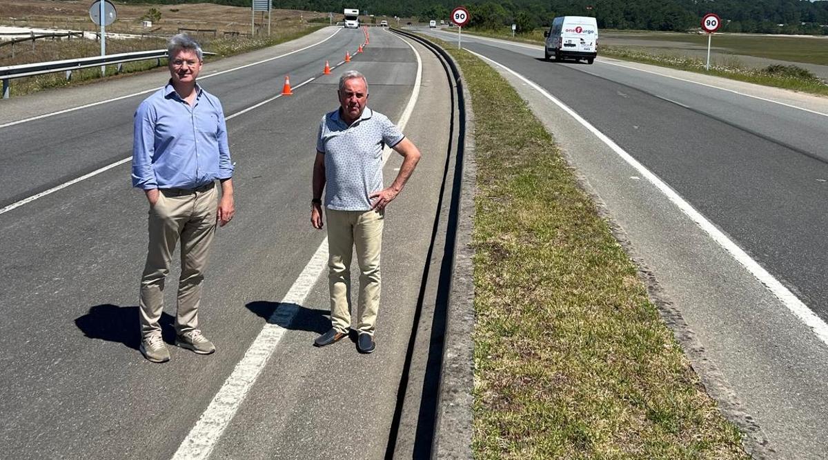 José Antonio Cacabelos Rico y el concejal Juan Ramón Outeda Montenegro.