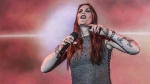 La cantante Floor Jansen, en un momento de la actuación de Nightwish en Barcelona, el sábado.