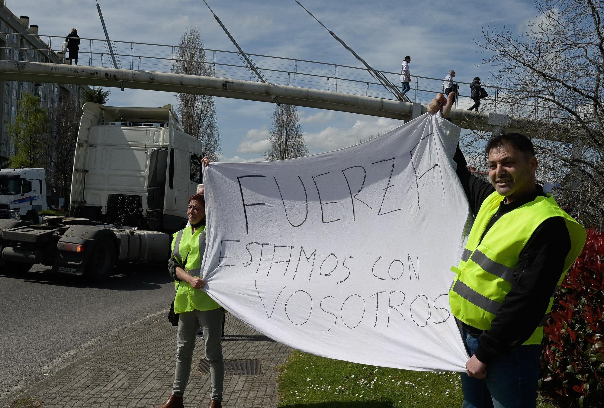 Una caravana de 200 vehículos protestan en A Coruña en el octavo día de huelga