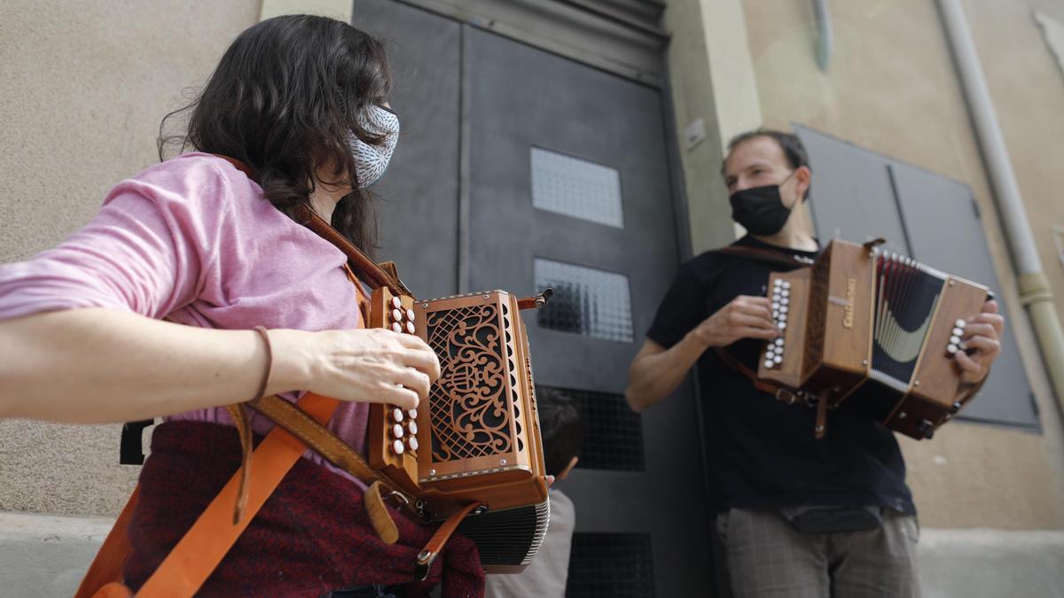 Protesta dels veïns del barri de Sant Daniel que reclamen un pla de mobilitat per viure «amb seguretat»