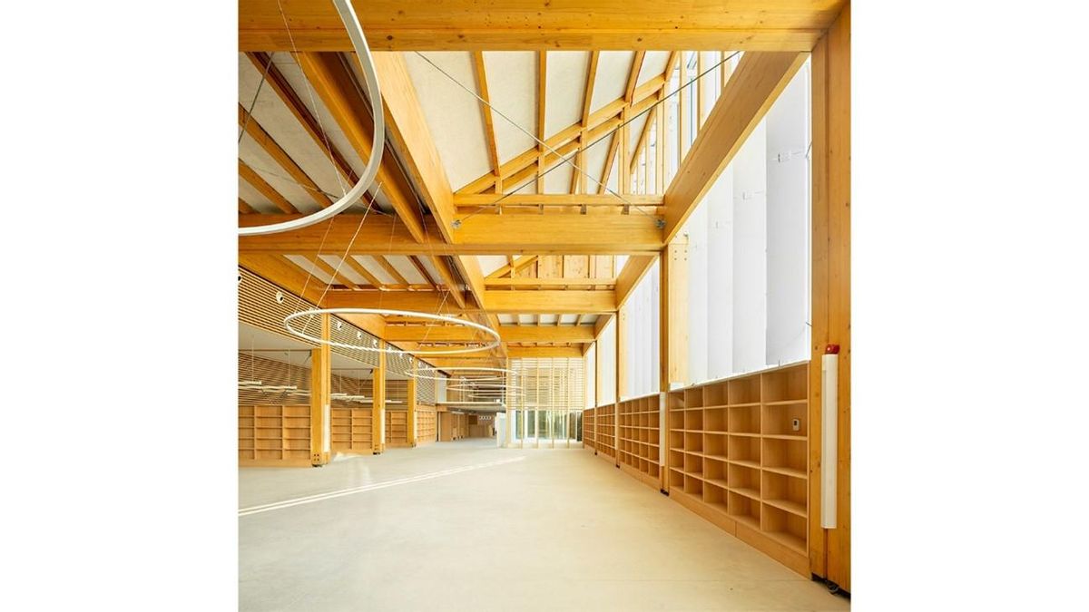 Interior de la biblioteca municipal 'Mil Soles', en Butarque (Villaverde).