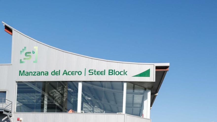 Fachada de la Manzana del Acero, centro de I+D de ArcelorMittal y la Fundación Idonial, en Avilés. | Mara Villamuza