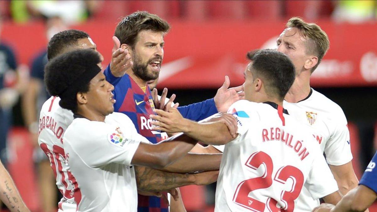 Gerard Piqué acabó muy enfaddo tras el empate del FC Barcelona en Sevilla