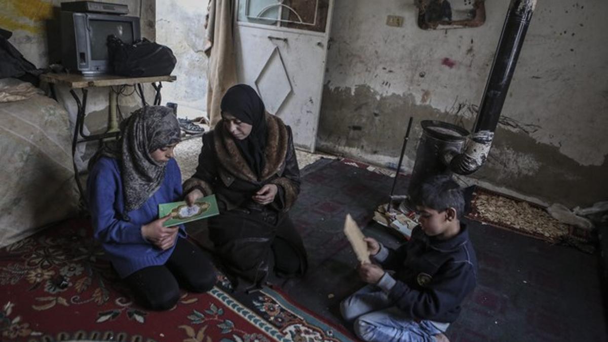 Las familias sirias viven con muchas carencias en la mayoría del país.
