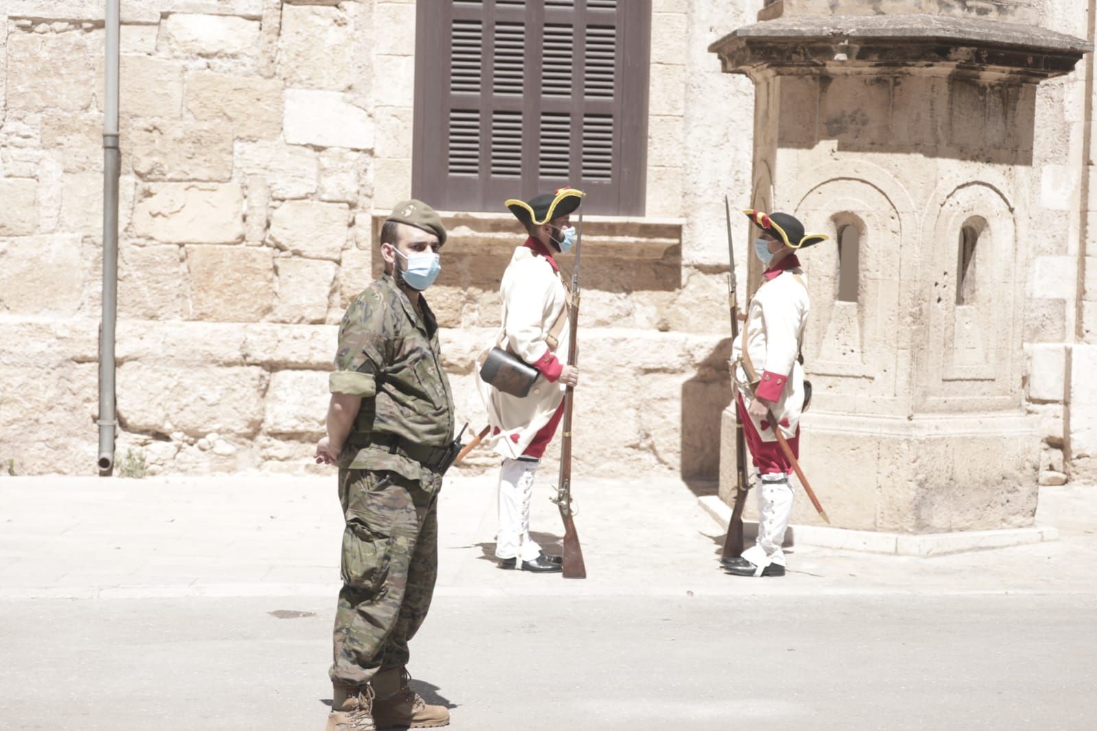 Vuelve el relevo de la Guardia de Honor del Palacio de la Almudaina