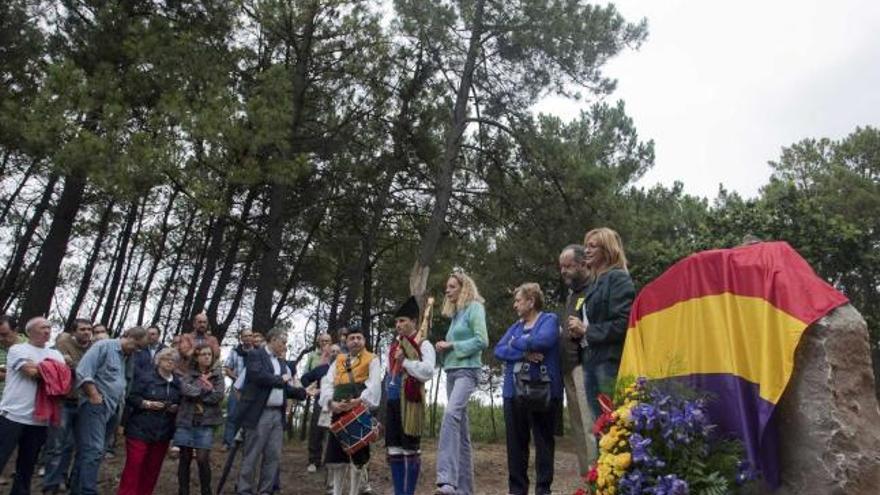 El homenaje a los enterrados en la fosa común del Pinar celebrado en julio de 2011.