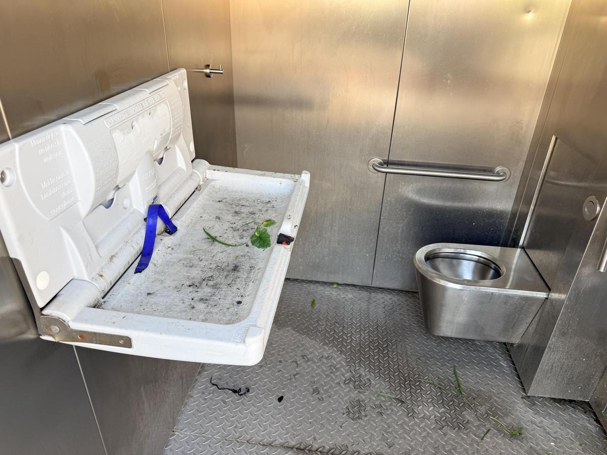 Interior d elos baños de la estación de autobuses de Castelló.