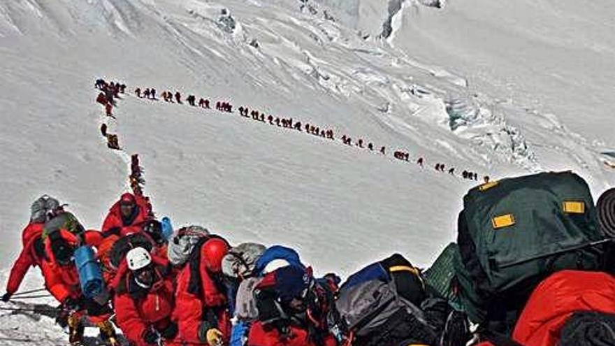 Fotografia de l&#039;acumulació d&#039;alpinistes a l&#039;Everest.