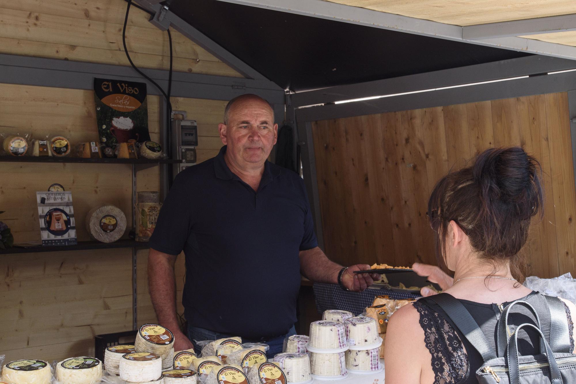 Galería de fotos: buen ambiente y sol en la celebración de la feria de la Ascensión en Oviedo