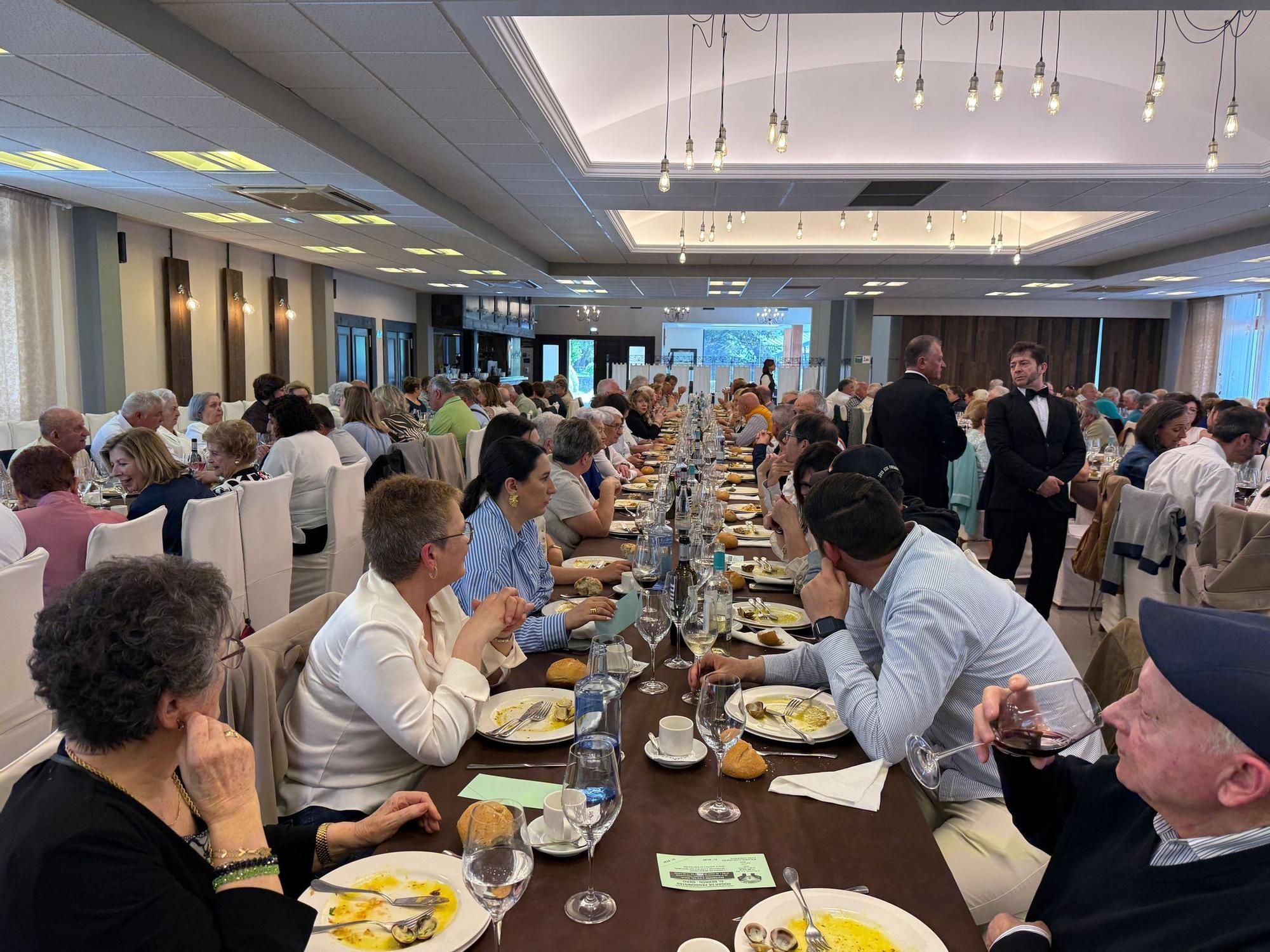 El Hogar del Pensionista de El Berrón celebra su comida anual
