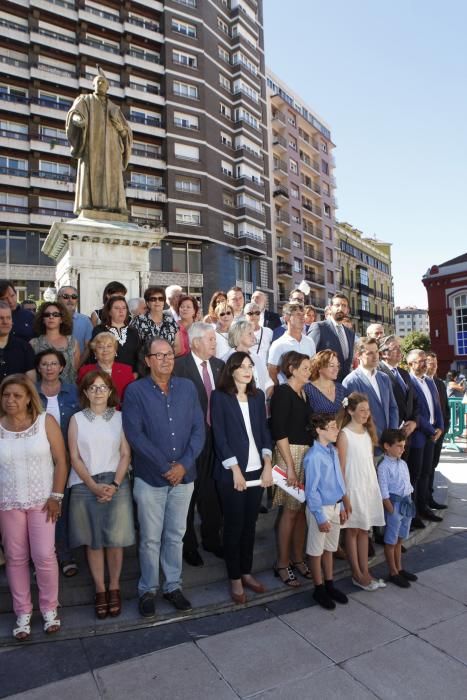 Ofrenda floral a Jovellanos en Gijón