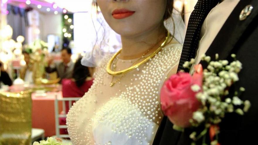 El negocio de las bodas falsas en Vietnam: invitados y novios de alquiler