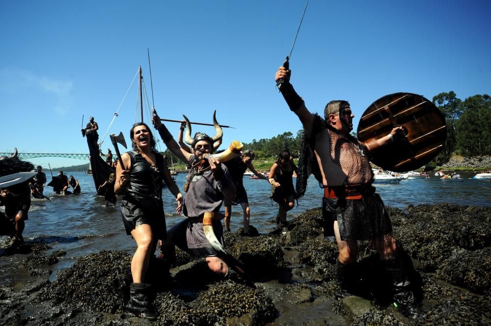 La recreación del desembarco se convierte en el acto central de la Romaría Vikinga