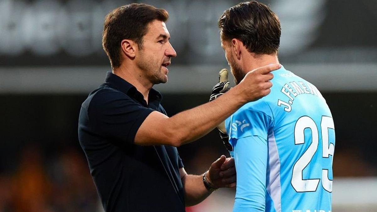 Gabi da instrucciones a Femenías en Castalia en la última jornada.