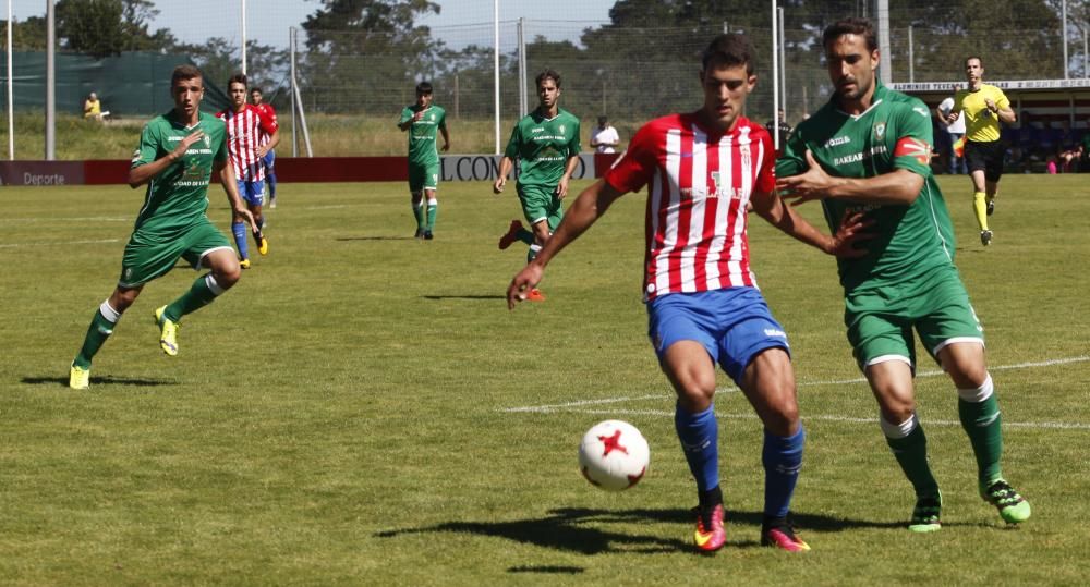 El partido entre el Sporting B y el Gernika, en imágenes