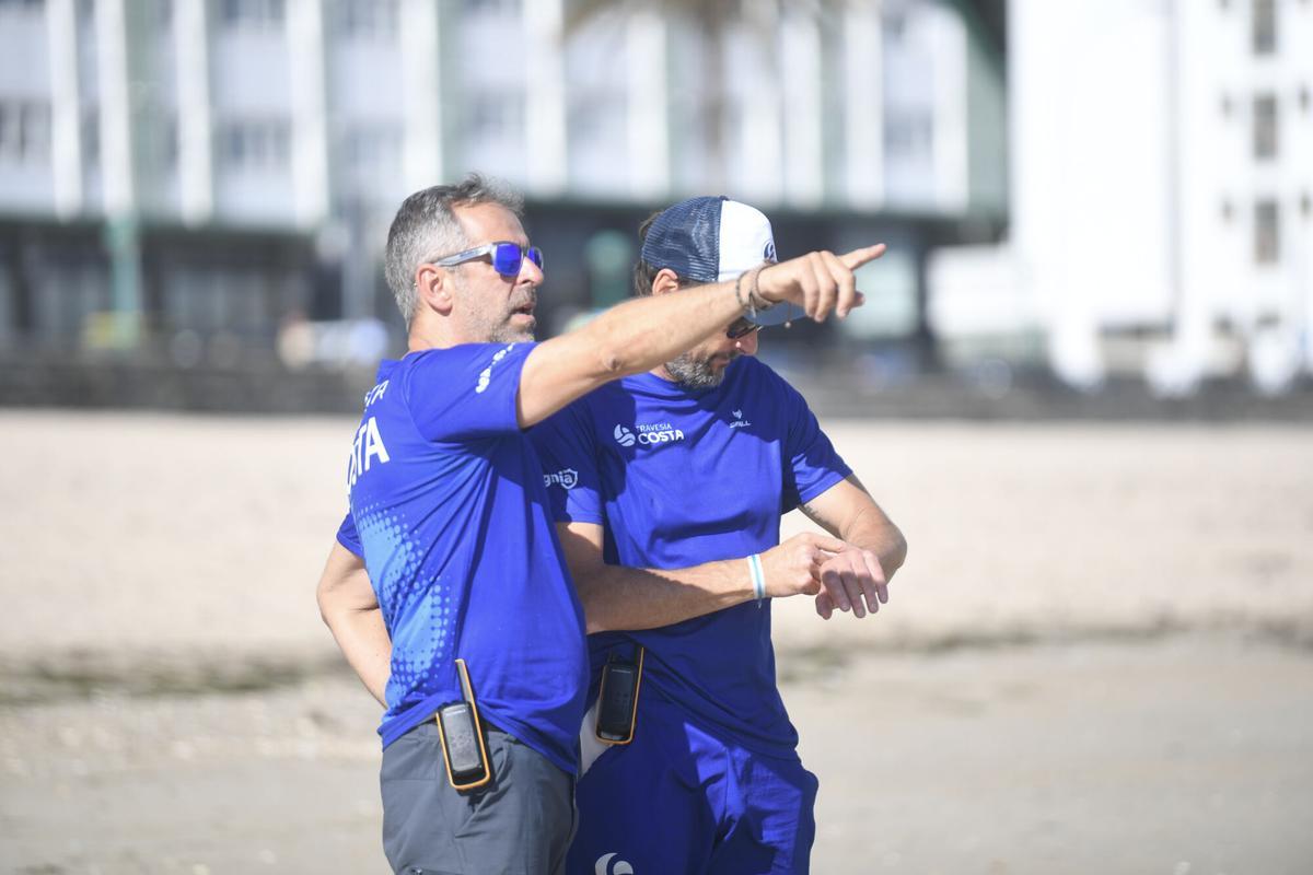 La prueba de natación en aguas abiertas contó con salida y llegada en la playa de Santa Cristina.