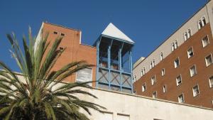 Imatge darxiu de la façana de lhospital Joan XXIII de Tarragona.