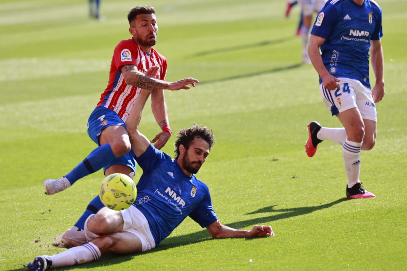 En imágenes: el derbi entre el Sporting y el Real Oviedo