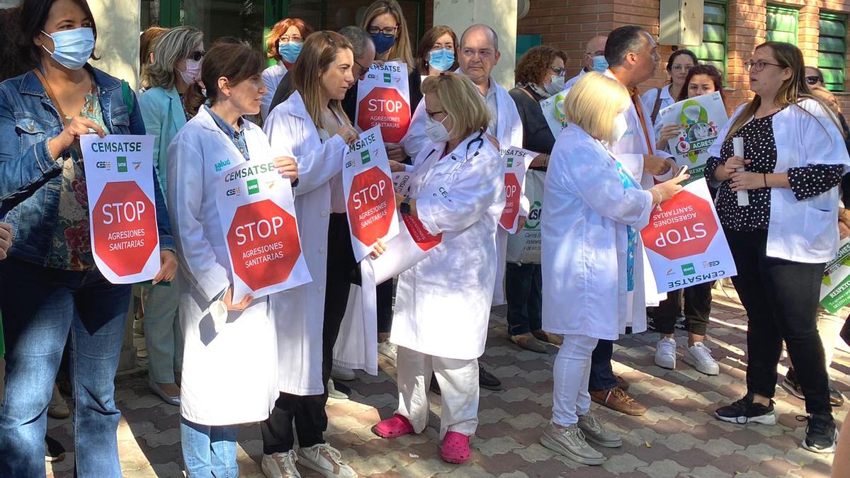 Concentración contra agresiones al personal sanitario.