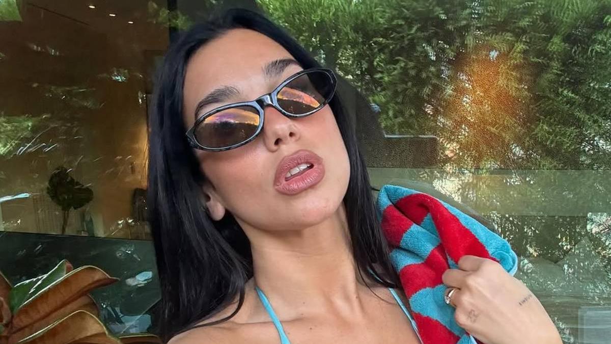DUA LIPA BIKINI BICOLOR Dua Lipa Estrena Bikini Bicolor Con Dise o 