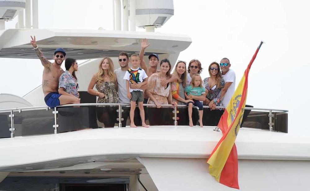 Jugadores del Real Madrid se relajan en la isla con sus familias