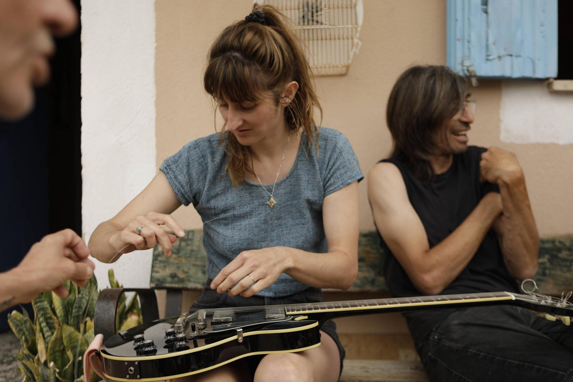 Clara Ingold & The Silver Pickles, en el estudio donde se grabó el narcocorrido 'La Paca'