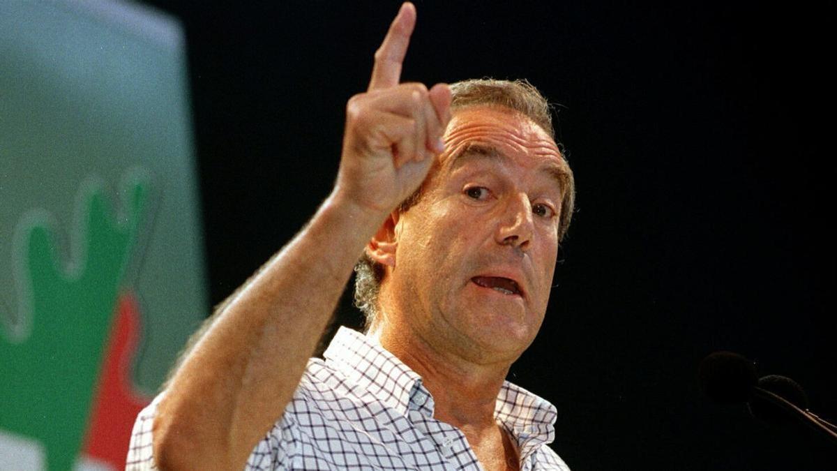 Muere Carlos Garaikoetxea, primer lendakari de la democracia