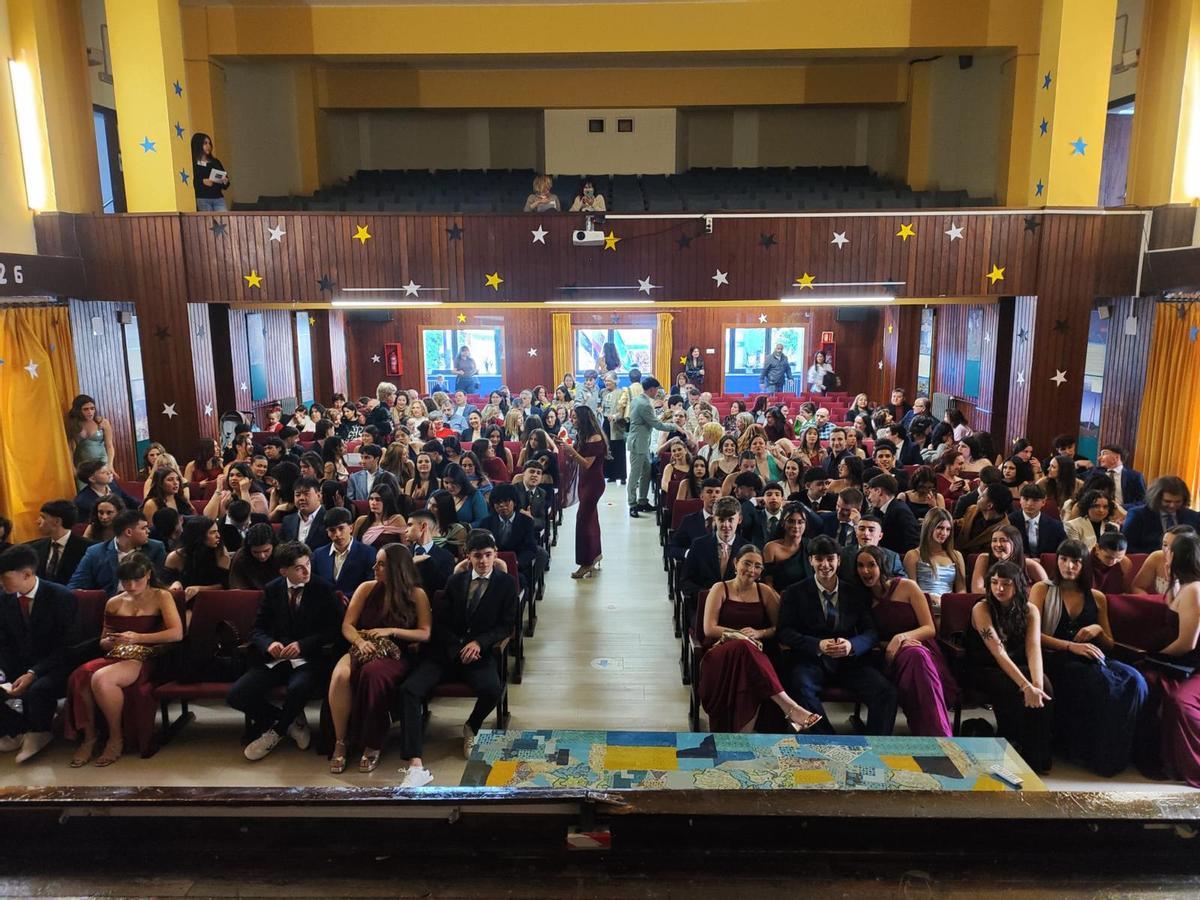 Las graduaciones se intensifican en los institutos de Gijón (en imágenes) Las graduaciones se intensifican en los institutos de Gijón (en imágenes)