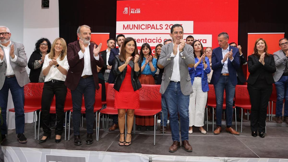 Integrantes de la candidatura socialista para las municipales en Alcoy.