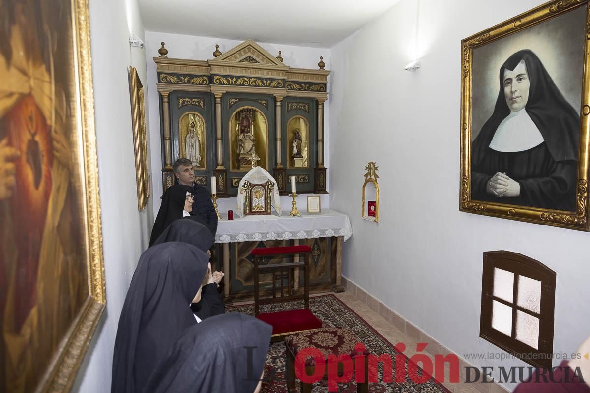 Así ha sido el traslado del cuatro y la reliquia de Santa Teresa de Jornet desde el Asilo hasta la Parroquia de la Concepción en Caravaca
