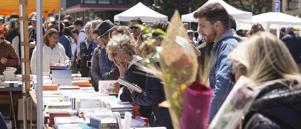 Aquests són els llibres més venuts de Sant Jordi 2024, segons el rànquing provisional