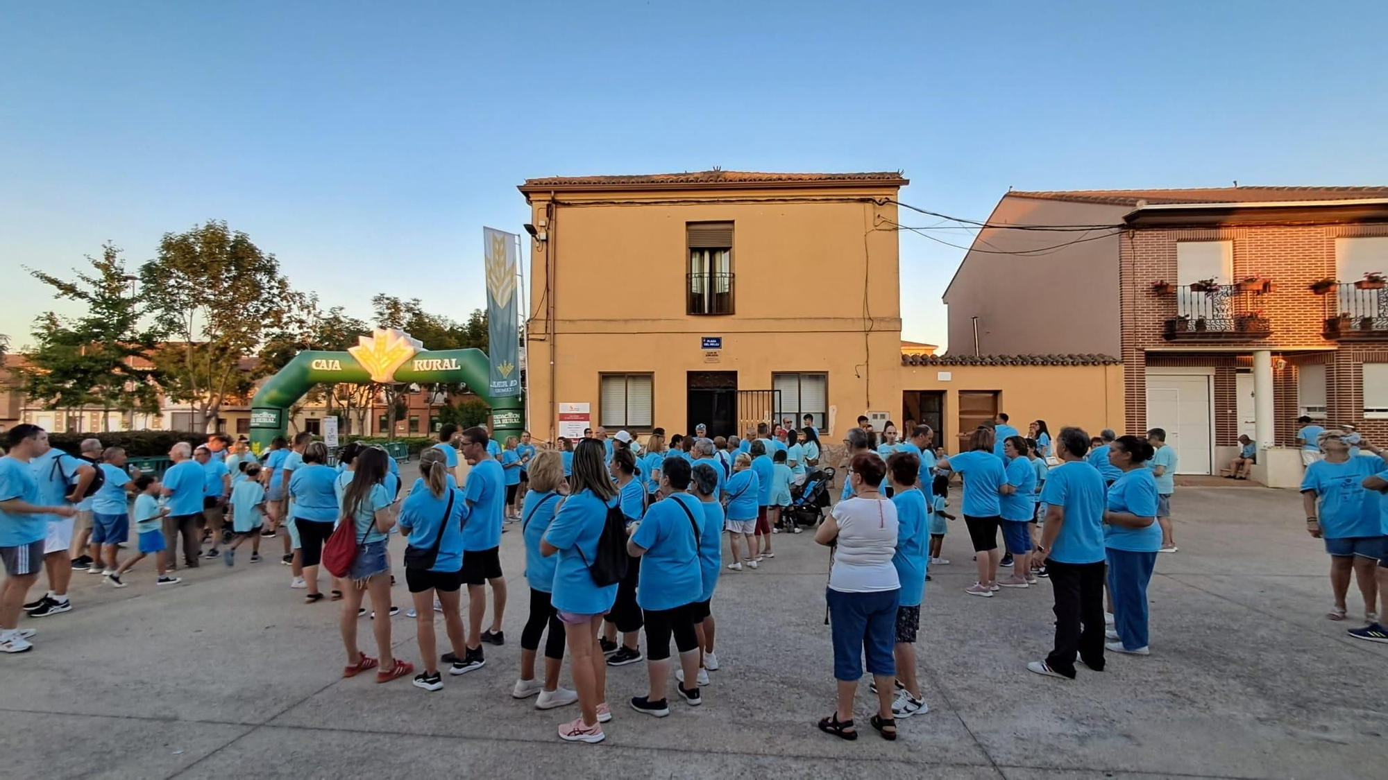 GALERÍA | Sensacional respuesta de Villafáfila a la marcha contra el cáncer