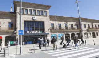 Adif desoye la demanda de una marquesina en la estación intermodal de Ourense para refugiarse del sol y la lluvia