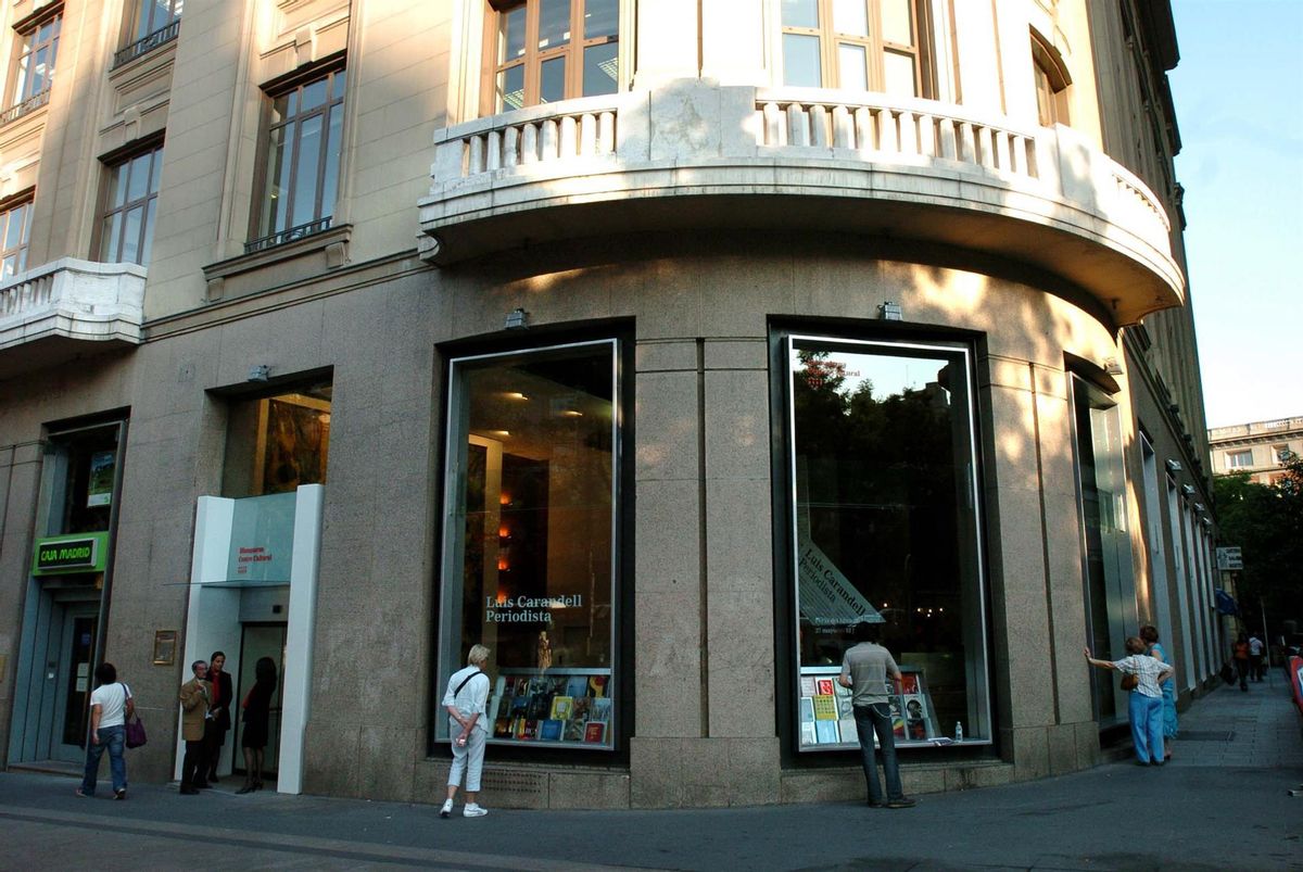 Fachada de la librería y centro cultural Blanquerna en Madrid.
