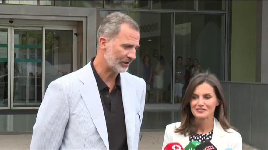 Felipe VI y Letizia ven al Rey Juan Carlos animado y "muy valiente"