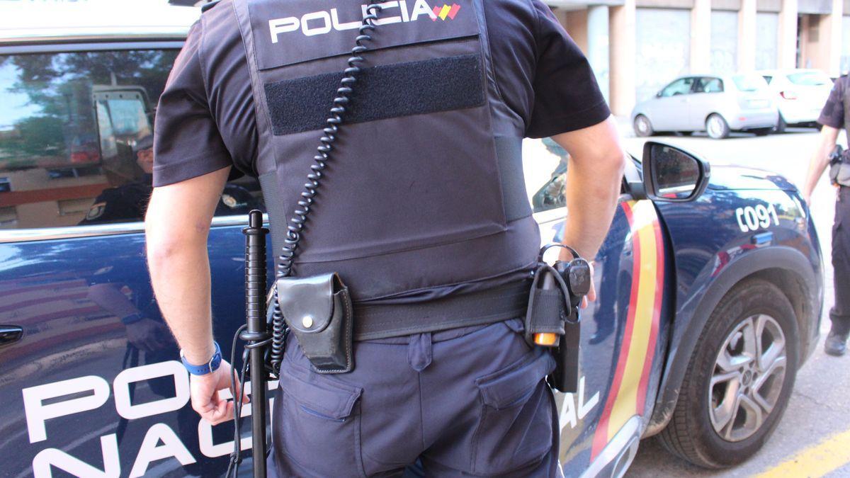 Un agente de la Policía Nacional.